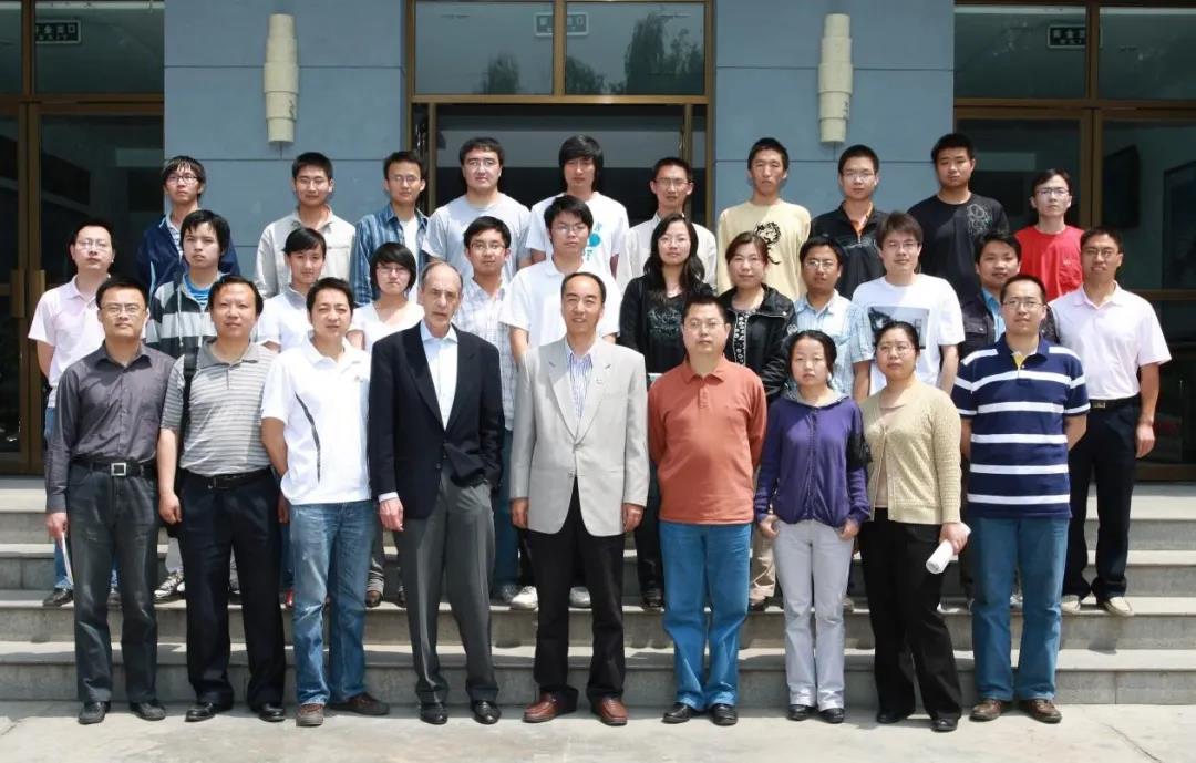 搞剛玉納米顆粒研究20年，蘭大這位教授團(tuán)隊(duì)終于打破學(xué)科“魔咒”！